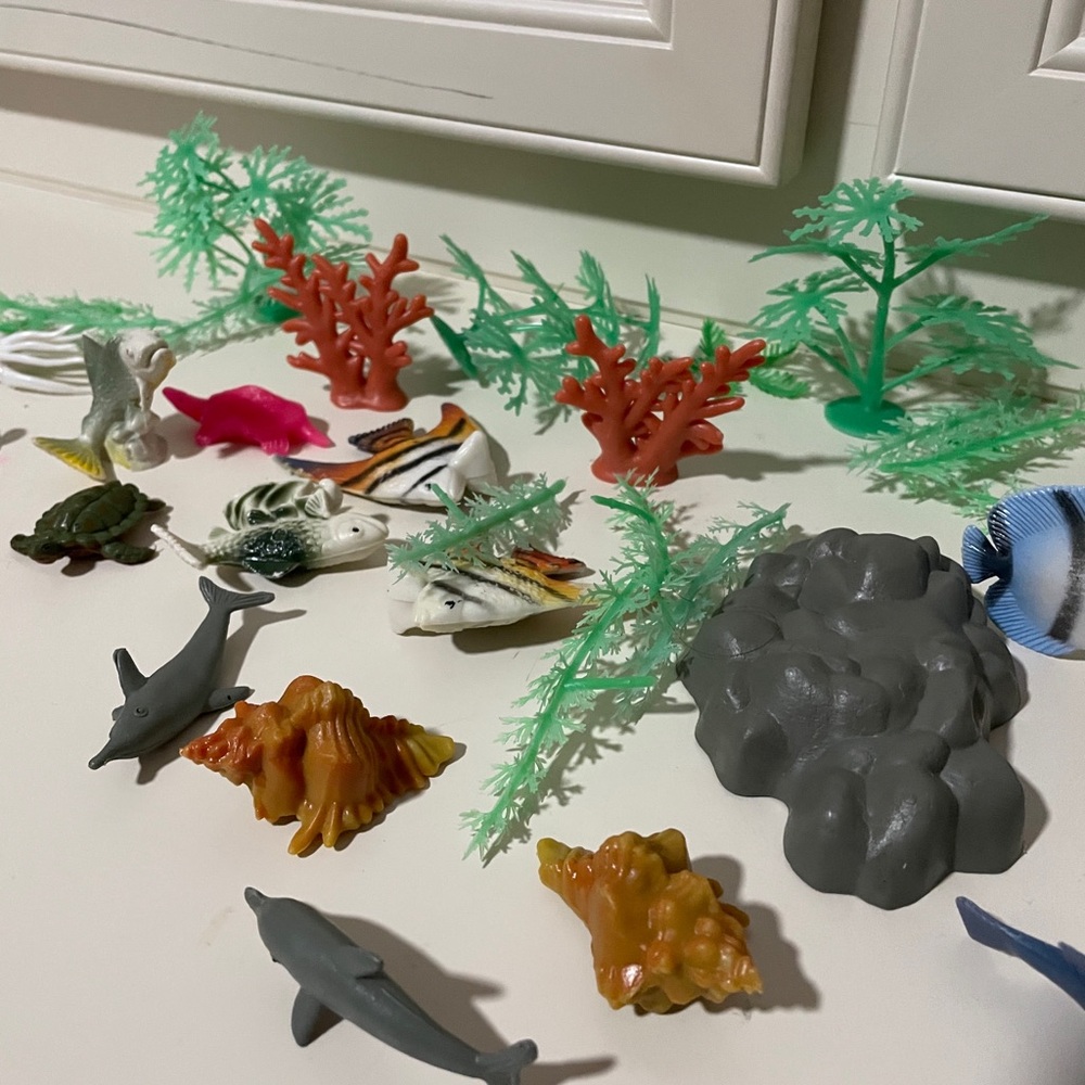 Undersea Playset Aquarium Decor - Green, Orange, Gray, Pink